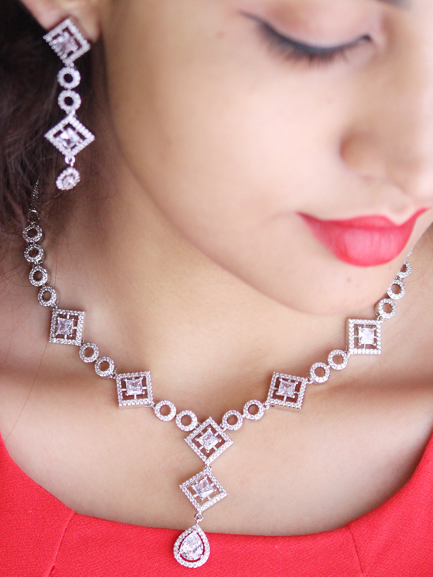 IVORY ADAMARIS JEWELLERY SET