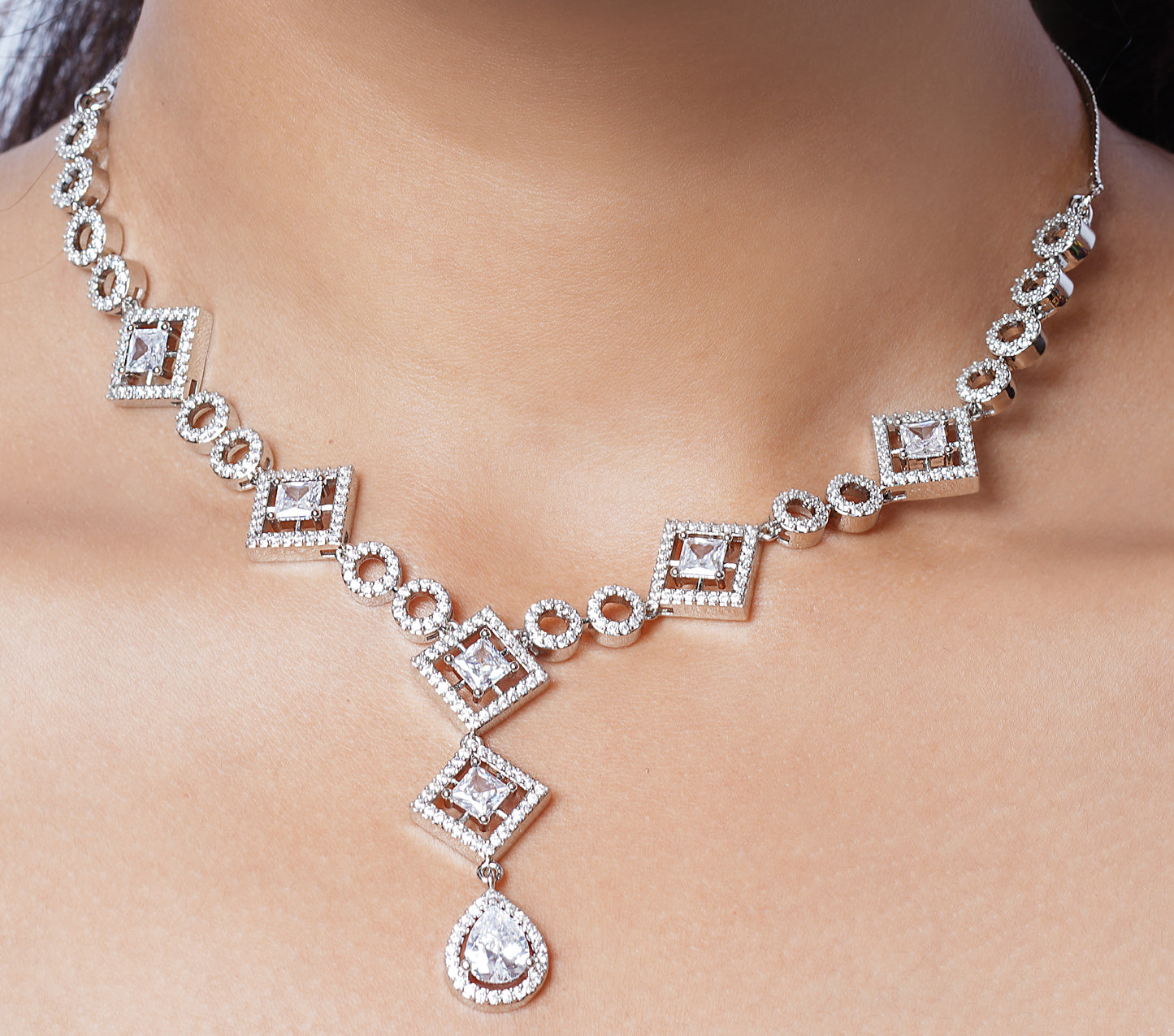 IVORY ADAMARIS JEWELLERY SET