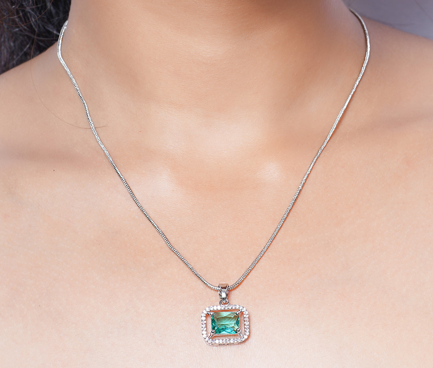 GREEN AVERY CHAIN PENDANT