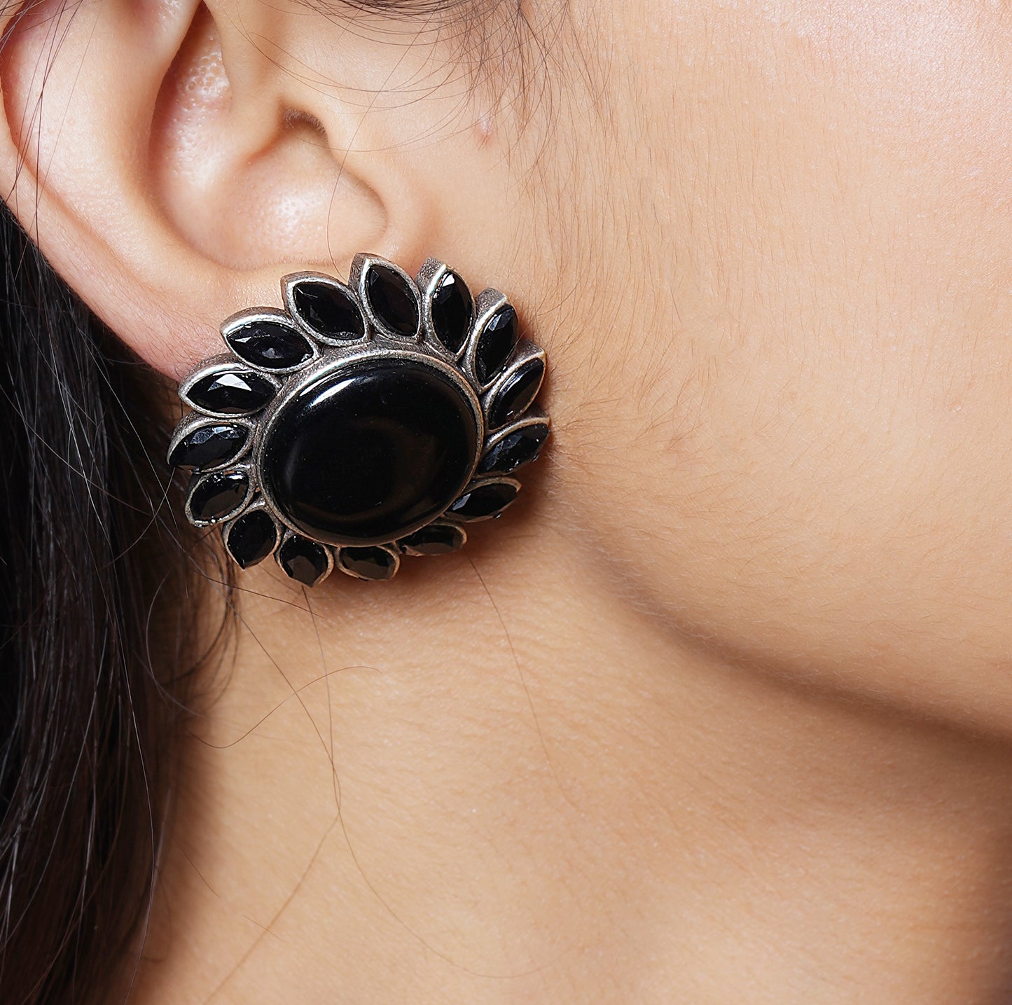 BLACK METAL NERIAH EARINGS